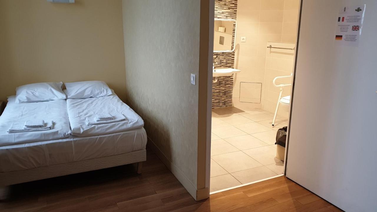Hotellerie Saint Yves ชาร์ตร ภายนอก รูปภาพ