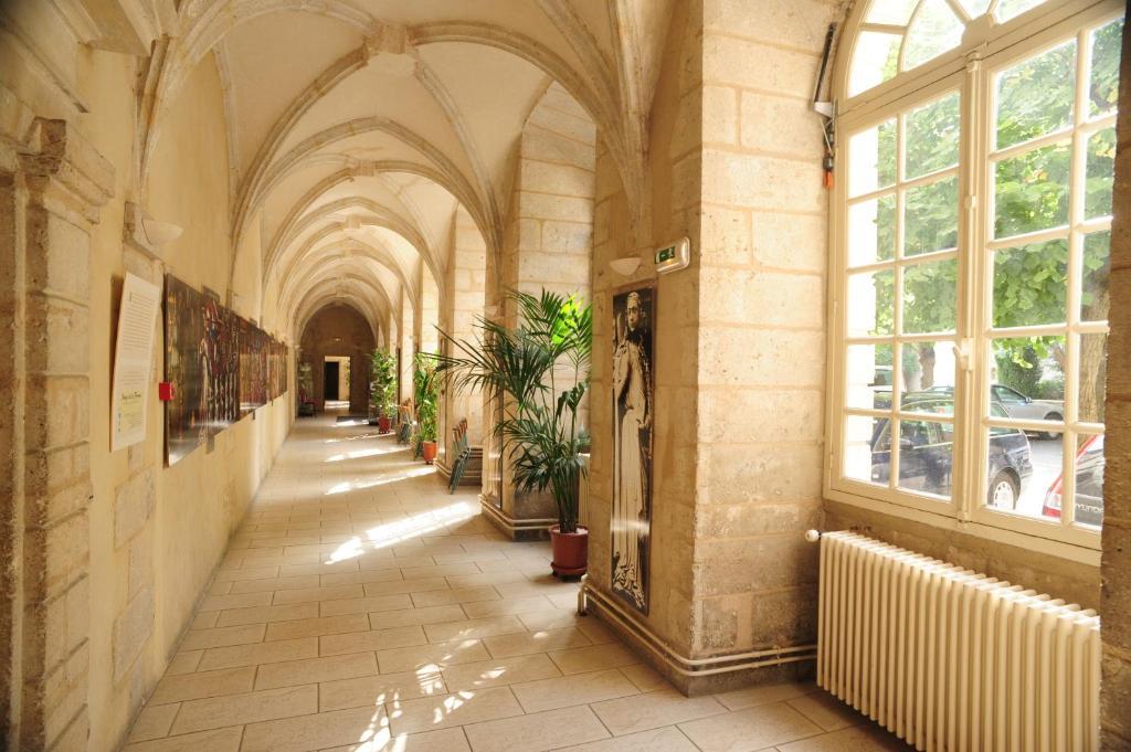 Hotellerie Saint Yves ชาร์ตร ภายนอก รูปภาพ