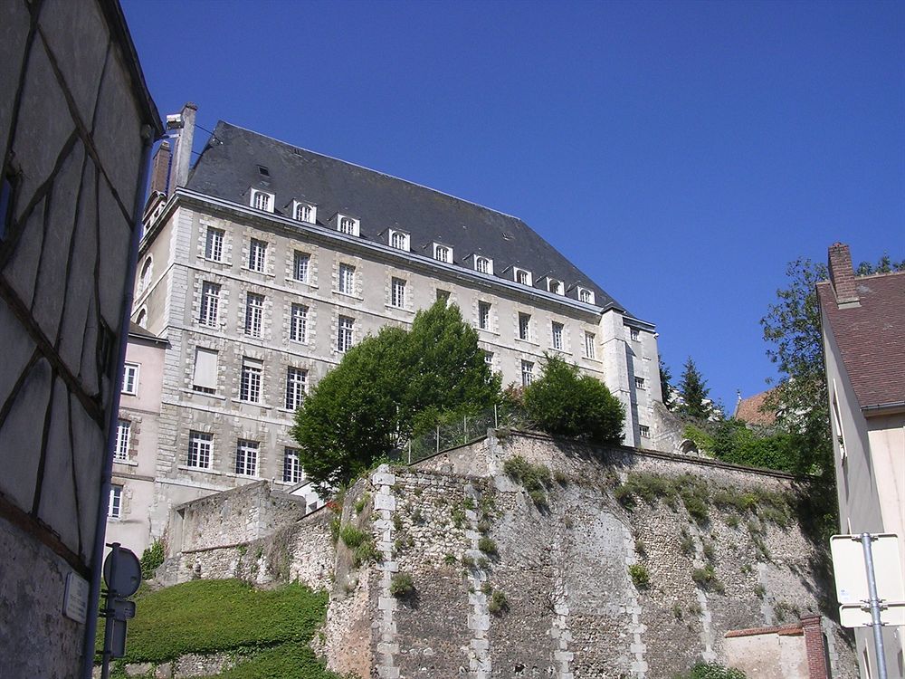 Hotellerie Saint Yves ชาร์ตร ภายนอก รูปภาพ